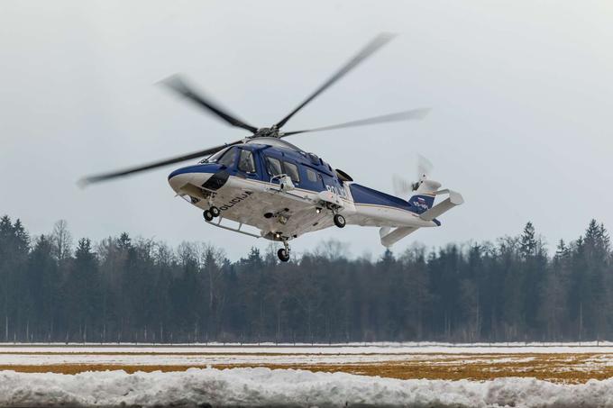 Helikopter sicer namenjen nujni medicinski pomoči bo v barvah policije, kar ni po evropskih standardih, meni Vrtovec.  | Foto: STA