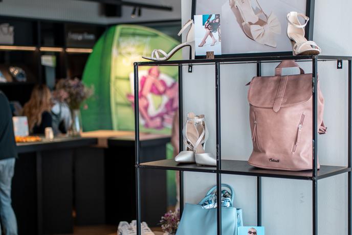 Ko moda sreča ustvarjalnost: Deichmann navdušil z novo pomladno-poletno kolekcijo #foto