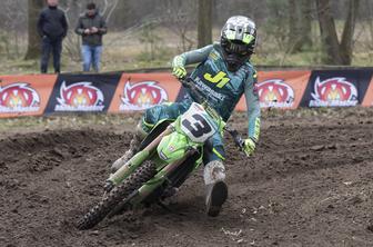 Pancar super hiter, a objokuje prvi krog, Febvre za ekstazo navijačev