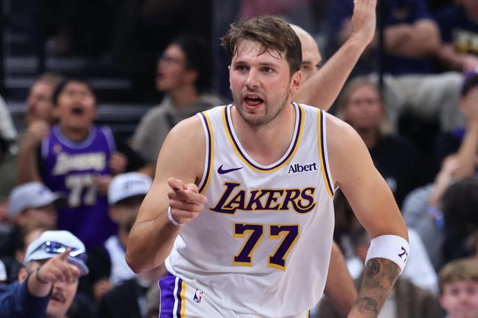Luka Dončić | Luka Dončić je izdatno pomagal LA Lakersom do zmage nad Utah Jazz. | Foto Reuters
