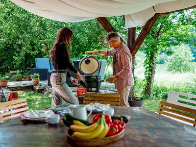 Kako ustvariti popoln prostor za poletno kuhanje, druženje in oddih? #nagradnaigra