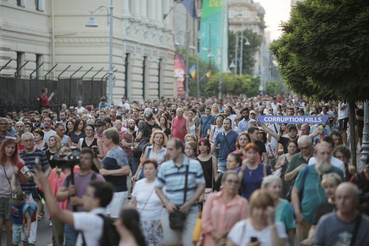 Primer je razburil romunsko javnost, v soboto pa je v Bukarešti potekal protest, ki se ga je udeležilo več tisoč ljudi. | Foto: Reuters