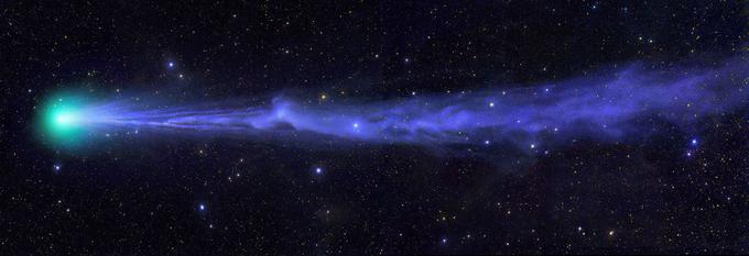 Komet Lovejoy med potjo po Osončju izgublja maso in pri tem ustvarja gromozanski rep. Foto: Michael Jaeger. | Foto: 