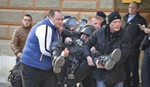 V BiH so se znova zbrali protestniki (foto in video)