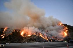 Kalifornija še vedno v primežu ognjenih zubljev #foto