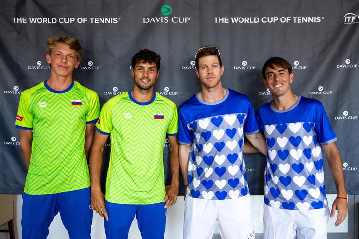 V dvojica Jan Kupčič in Žiga Šeško proti Arielu Beharju in Ignaciu Carouju. | Foto: Tenis Slovenija