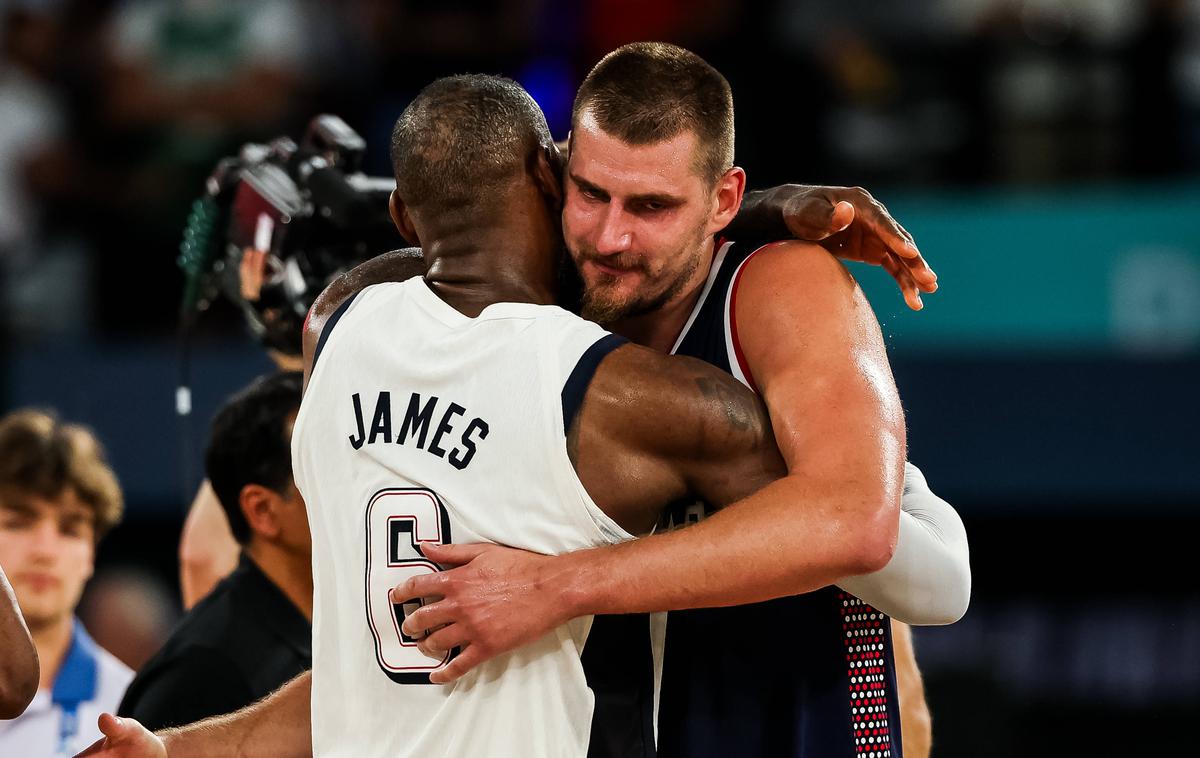 ZDA Srbija Košarka OI 2024 | LeBron James se bo v soboto z ZDA potegoval za zlato, Nikola Jokić, tudi za selektorja ZDA Steva Kerra najboljši košarkar na svetu, pa za "le bron". | Foto Guliverimage