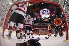 Hudiči do zmage v Philadelphii (video)
