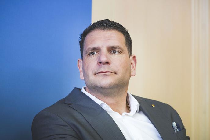 Peticijo za odstop Stevanovića podpisalo več kot 30 tisoč ljudi. Kaj pravi sam?