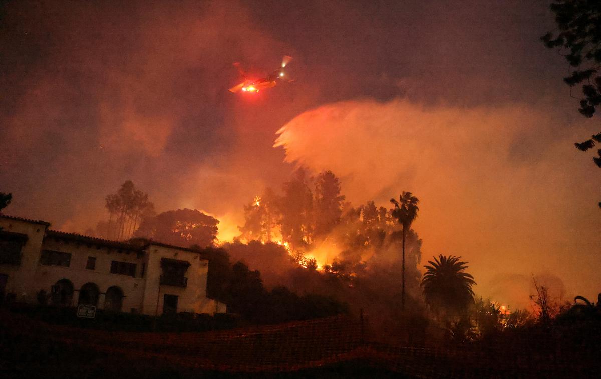 Hollywood Hills, požar | Kramer je izrazil sožalje prizadetim v požarih. "Na območju Los Angelesa živi in dela veliko naših članov in kolegov iz industrije, mislimo na vas," je njegov zapis citiral Los Angeles Times. Nagrade oskar bodo 97. po vrsti podelili 2. marca. | Foto Reuters