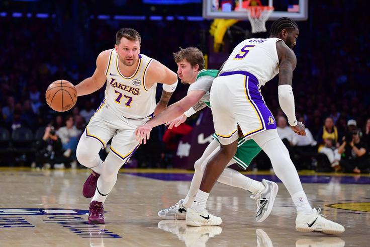 Dončić in soigralci niso imeli svojega dne. | Foto: Reuters