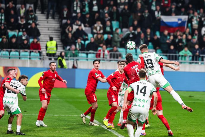 konferenčna liga NK Olimpija Larne Ivan Durdov | Trenutek, ko je Ivan Durdov dosegel gol z glavo za vodstvo Olimpije z 1:0. | Foto Aleš Fevžer