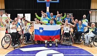 Slovenski košarkarji na vozičkih prvič zmagovalci regionalne lige