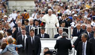 Papež: Ločitev je lahko ob določenih okoliščinah neizogibna