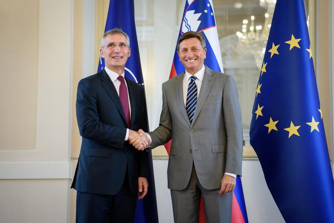V pogovorih sta se Pahor in Stoltenberg dotaknila tudi vprašanja sodelovanja med Natom in Evropsko unijo ter nadaljnjih korakov članic EU k poglobljeni enotni obrambni politiki. | Foto: STA ,