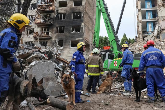 Kijev, Ukrajina, reševanje, žrtve | V mestu Kijev in celotni regiji so današnji dan razglasili za dan žalovanja. | Foto Reuters