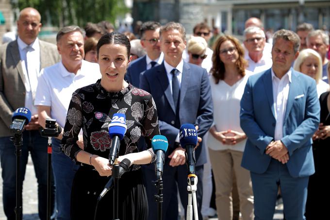 Nosilka liste Irena Joveva je ocenila, da so volivci uvideli, kako pomembno je, kdo zastopa slovenske in kdo lastne interese, "kdo si želi vrnitve v temne čase, kdo si želi rušiti in kdo si želi graditi". | Foto: STA