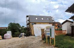 Župan Kranja zavrača očitke o nepravilnostih pri gradnji hiše