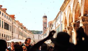 Bo po Dubrovniku poleti odmevala le akustična glasba?