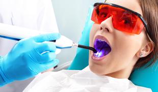 Zobni nadomestek, ki ga je nemogoče razlikovati od naravnih zob