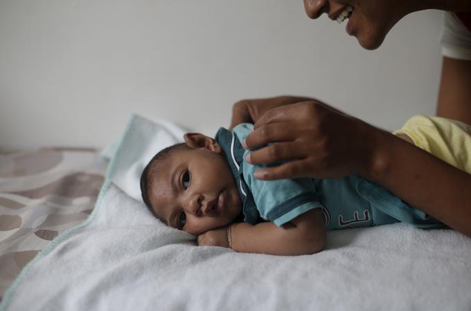 Zika je nevarna predvsem za nosečnice, saj med drugim povzroča mikrocefalijo pri novorojenčkih. | Foto: Reuters
