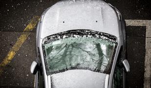Neurje v Solčavi usodno za voznika avtomobila. Jutri novo poslabšanje vremena.