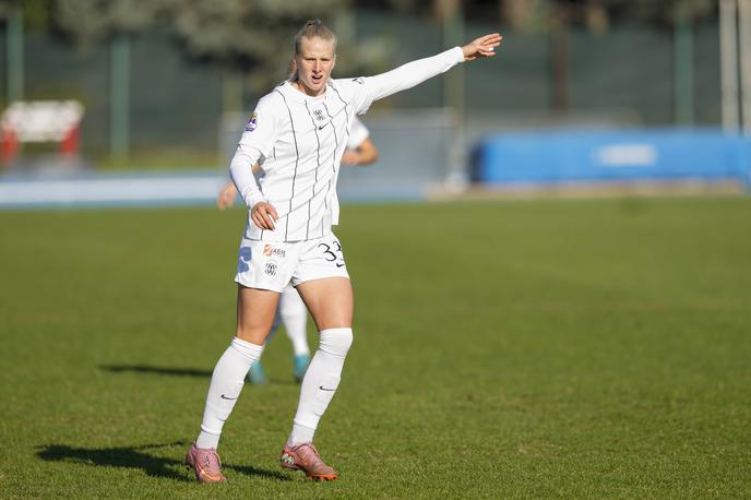 Zara Kramžar, Como | Zara Kramžar se v Anglijo seli kot posojena igralka Rome. | Foto Guliverimage