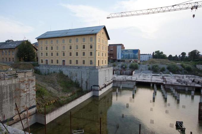 Gradbena jama v nekdanji tobačni tovarni | Foto: Arhiv Siol