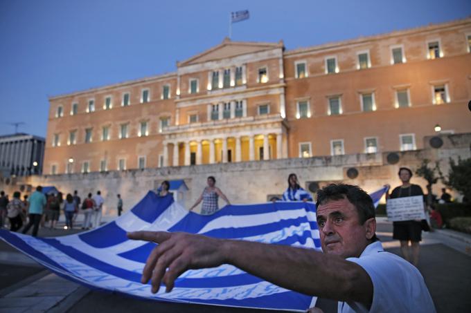 Čeprav bo imela Grčija letos prvič po dolgih letih proračunski presežek, gospodarska rast pa se bo približala dvema odstotkoma, grški dolg še vedno znaša visokih 180 odstotkov BDP. | Foto: Reuters