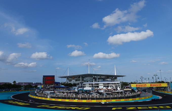 Dirkališče v Miamiju je speljano okrog stadiona Miami Dolphinsov. | Foto: Reuters