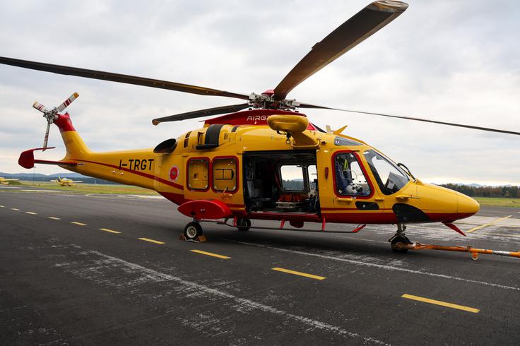 Pogodba o nakupu dveh namenskih helikopterjev je bila podpisana oktobra lani. | Foto: STA