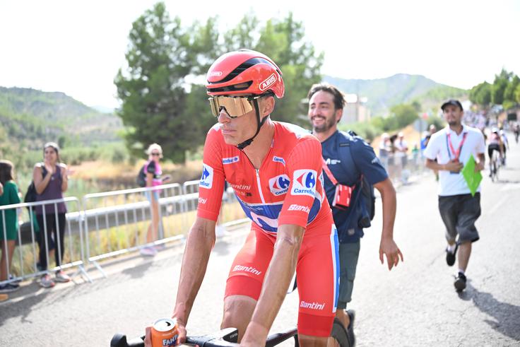 Enric Mas se zaveda, da sta po kronometru še dve gorski etapi, v kateri je bil od favoritov za skupno zmago do zdaj vselej boljši.
 | Foto: Guliverimage
