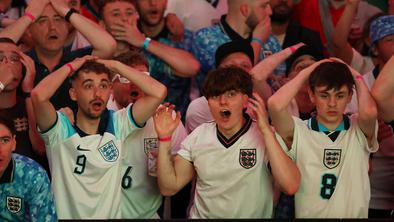 Nenavadna izkušnja Angleža: ob 5. uri se je prebudil na stadionu #video