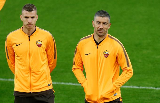 Zvezdnika Rome Edin Džeko in Aleksandar Kolarov imata bogate izkušnje z igranjem v Angliji, saj sta branila barve Manchester Cityja. | Foto: Reuters