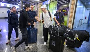 Tadej in Urška že okusila zahtevnost afriških cest #video