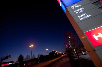 Občutna podražitev: rezervoar bo dražji za skoraj dva evra