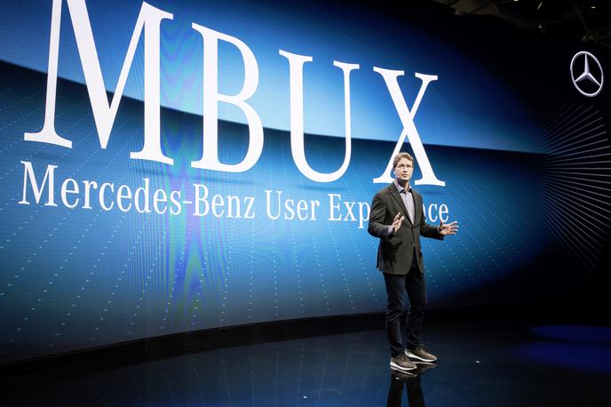 Ola Kaellenius | Ola Kaellenius med predstavitvijo Mercedesovega sistema umetne avtomobilske inteligence MBUX.  | Foto Mercedes-Benz