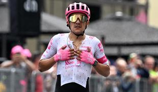 Richard Carapaz zmagovalec razgibane etape, Primož Roglič v cilj s favoriti