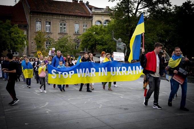 Shod v središču Ljubljane v podporo Ukrajini | Foto: Ana Kovač