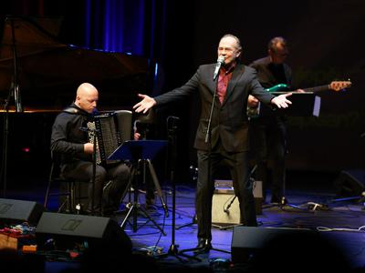 Zaplet na festivalu: na RTV odvzeli nagrado in razglasili drugega zmagovalca