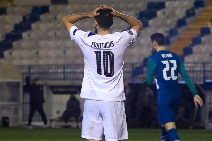 Grški reprezentanti so se ob nekaj posredovanjih slovenskega vratarja držali za glavo. | Foto: Guliverimage/Vladimir Fedorenko