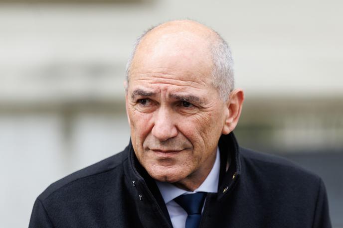 Janez Janša | Gre za nov ugovor stranke SDS na izvedbo volilnih opravil, njihove ugovore na izvedbo volitev v Sloveniji so okrajne volilne komisije zavrnile. | Foto STA