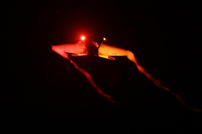 Lovsko letalo f-18 | Nesreče zastavljajo vprašanja o preobremenjenosti posadke, ki sodeluje v napadih na hutijevce. | Foto Guliverimage