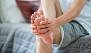 Mortonov nevrom – vzroki, simptomi in rehabilitacija