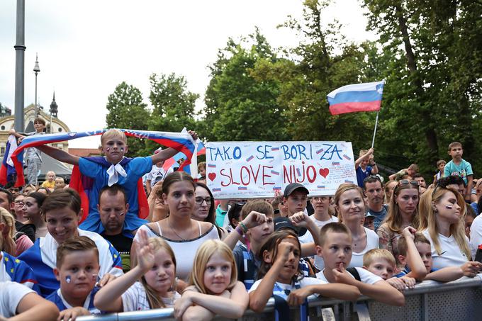 Slovenska reprezentanca je navijače navdušila z borbenostjo in kolegialnostjo. | Foto: www.alesfevzer.com