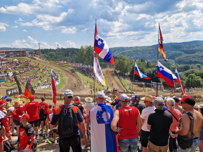 V Loketu je bilo okoli tisoč slovenskih navijačev. | Foto: Matej Podgoršek