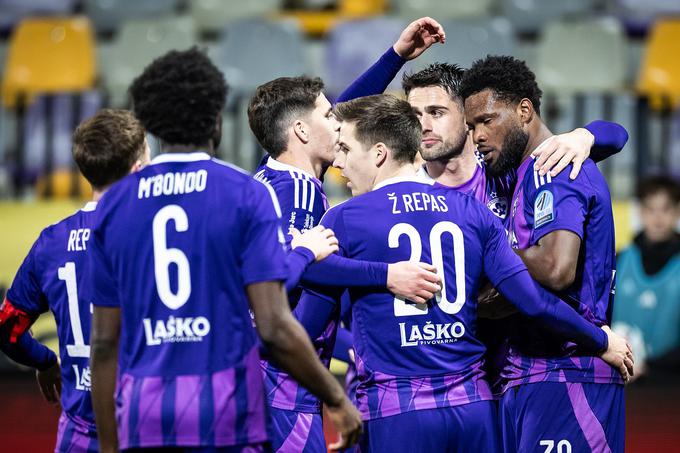 Maribor lahko danes z zmago prepolovi zaostanek za vodilno Olimpijo. Po drugi strani pa lahko zmaji povečajo prednost na +9. | Foto: Jure Banfi