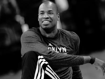 Umrl je Jason Collins