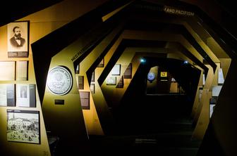 Vpliv teh ljudi razburja: so med člani lahko tudi slovenski politiki?