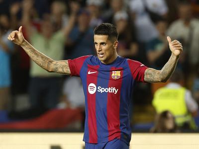 Joao Cancelo bo znova oblekel dres Barcelone